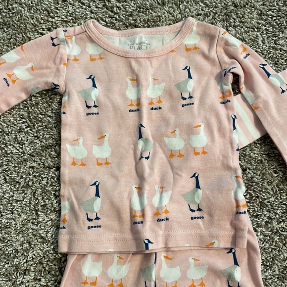 Children’s Place Baby girl 4 piece PJ set - Picture 3 of 5
